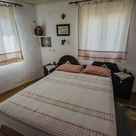 Agora *