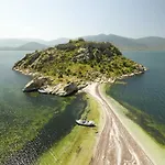 Agora * Kapikiri
